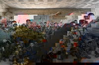 נתניהו עם לוחמי המילואים בצפון (למצולמים אין קשר לכתבה)