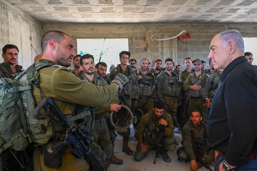 נתניהו עם לוחמי המילואים בצפון (למצולמים אין קשר לכתבה)