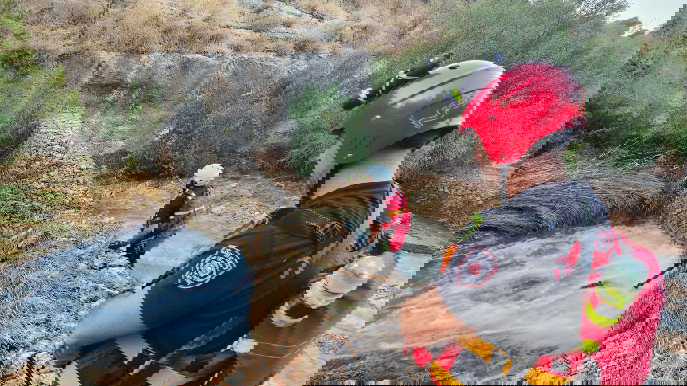 צינור התפוצץ והוביל להצפת שכונה: לוחמי אש חילצו לכודים מהבתים