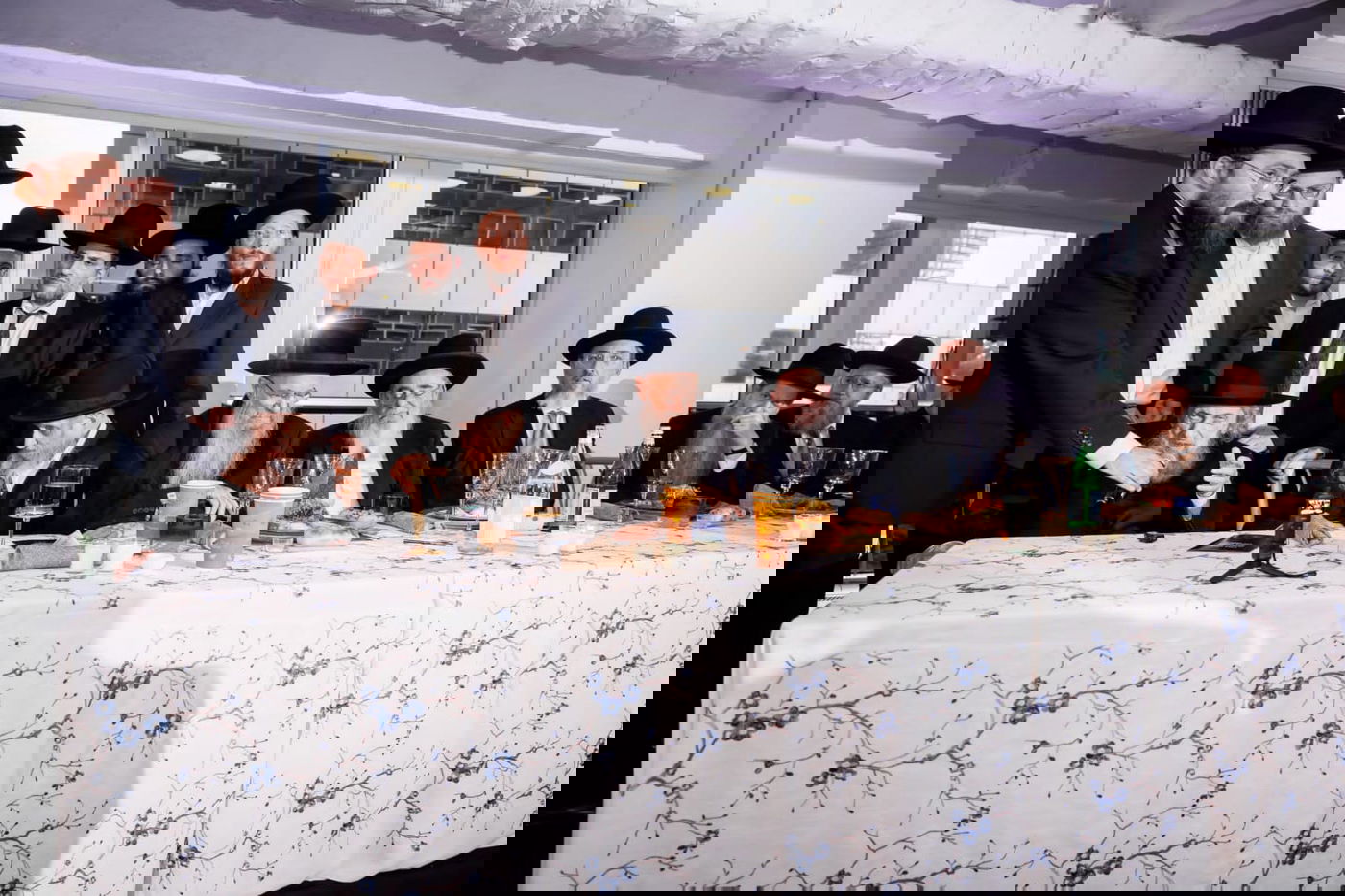 ראש הישיבה נושא דברים בדינר במשרדו של ראלף הערצקא