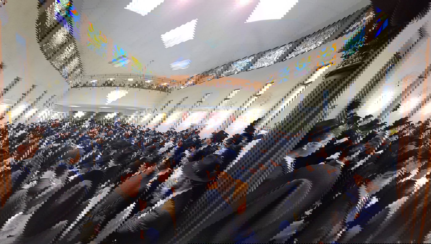 החזן יצחק מאיר הלפגוט בביהכ"נ "מגדל" בבית וגן