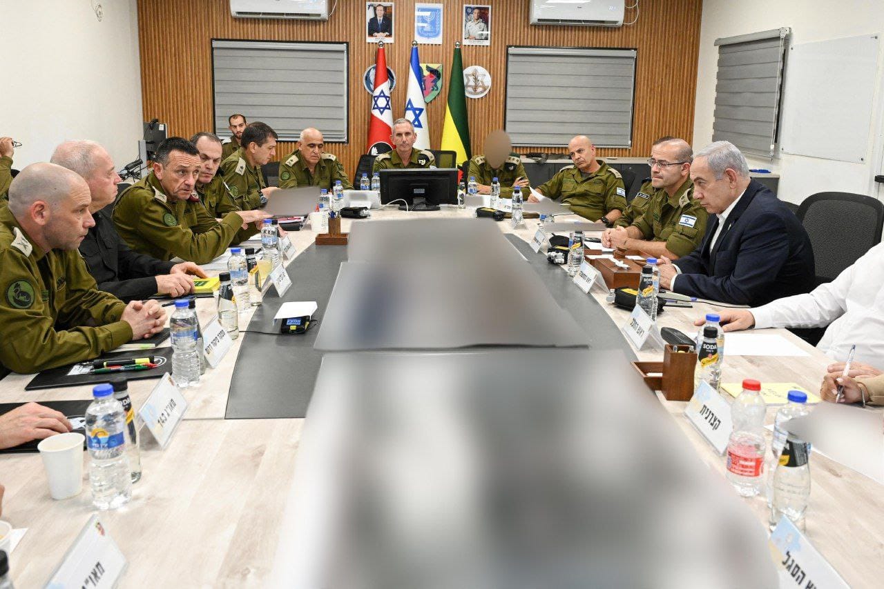 ראש הממשלה עם הרמטכ"ל וצמרת צה"ל בהערכת מצב