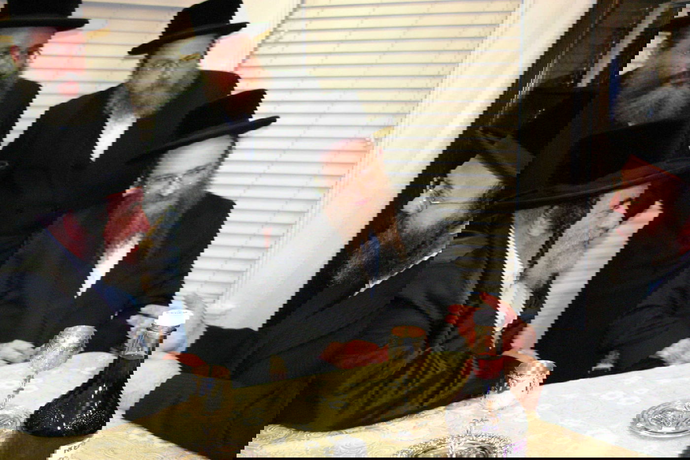 עם ידידו יבלחט"א האדמו"ר מויז'ניץ 