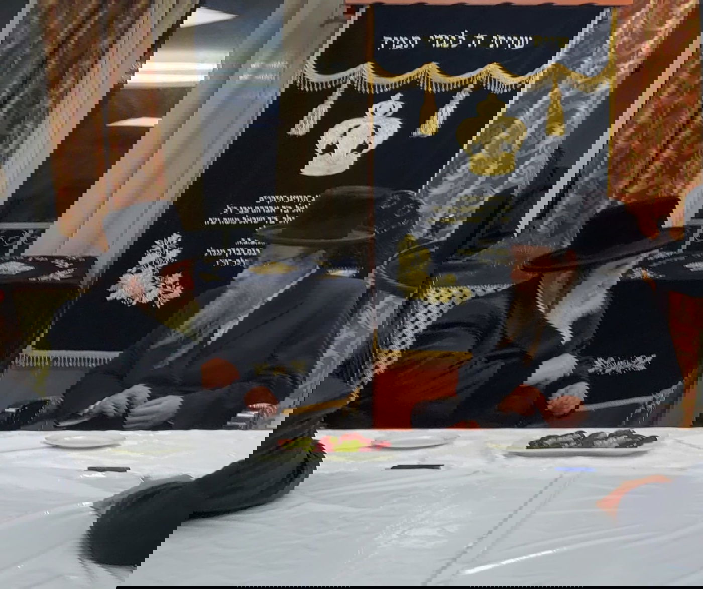 עם ידידו יבלחט"א האדמו"ר מויז'ניץ 