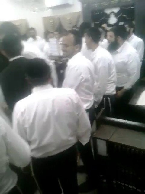 ריקודי השמחה של אברכי הכולל