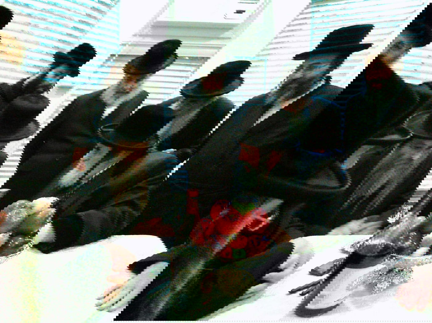 עם ידידו יבלחט"א האדמו"ר מויז'ניץ 