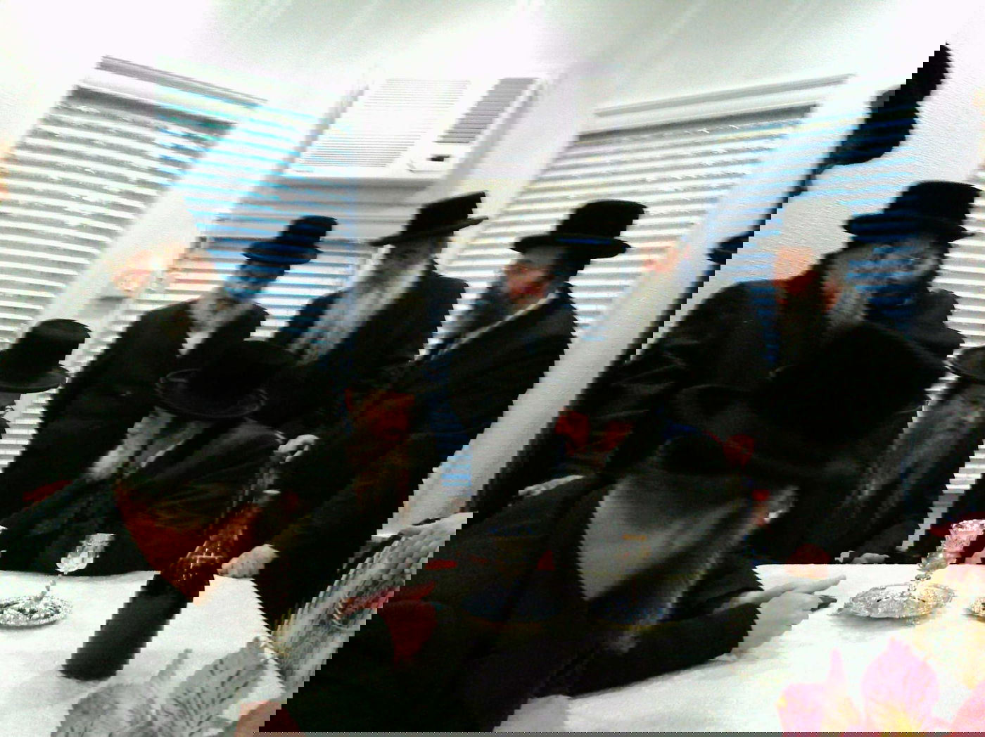 עם ידידו יבלחט"א האדמו"ר מויז'ניץ 