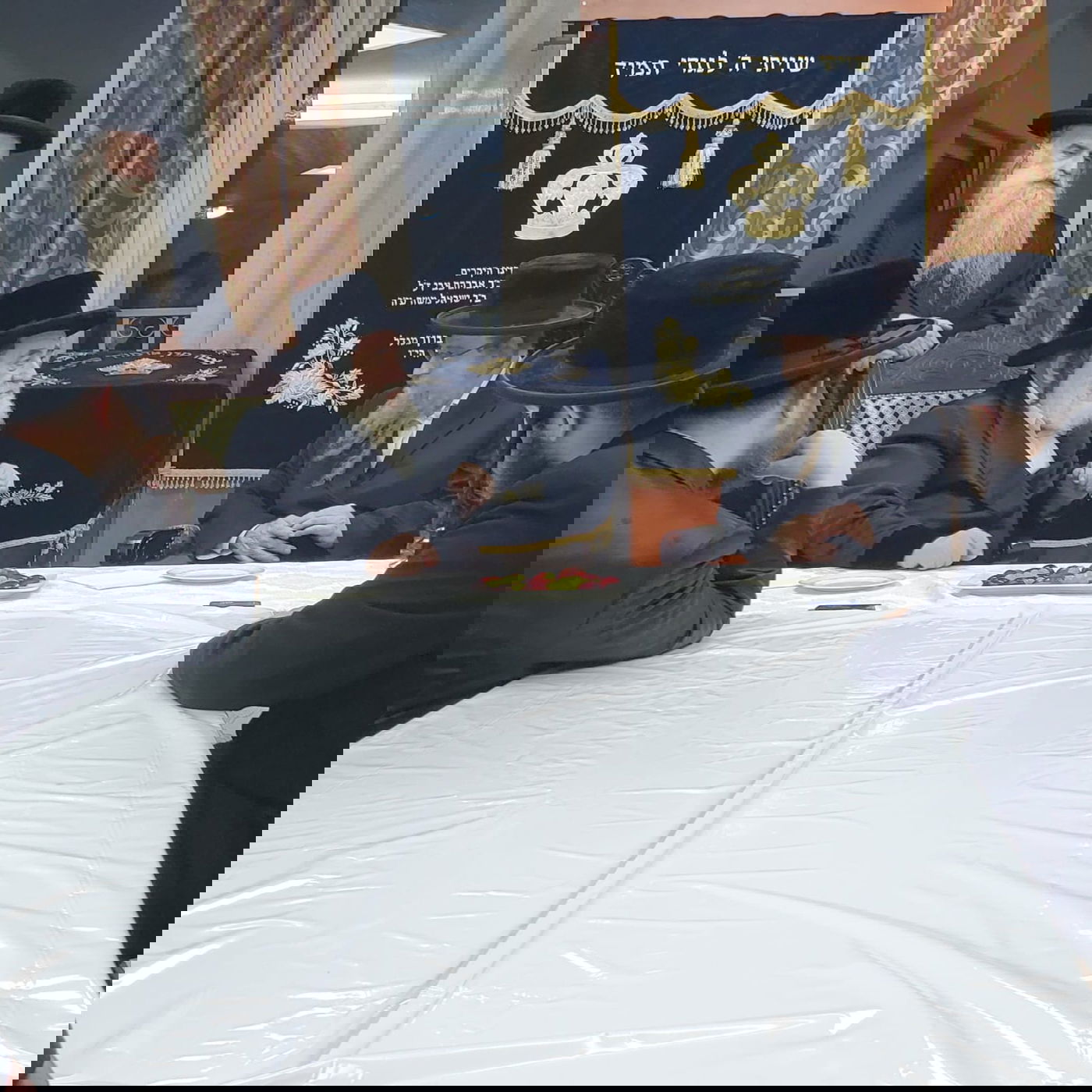 עם ידידו יבלחט"א האדמו"ר מויז'ניץ 