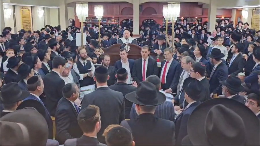 קטעי תפילה של החזן יצחק מאיר הלפגוט בביהכ"נ "מגדל" בבית וגן