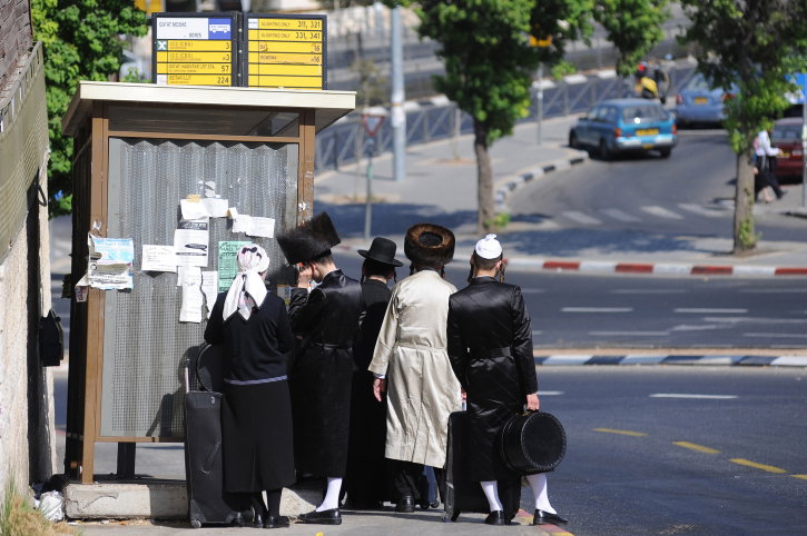 מחכים לאוטובוס | ארכיון