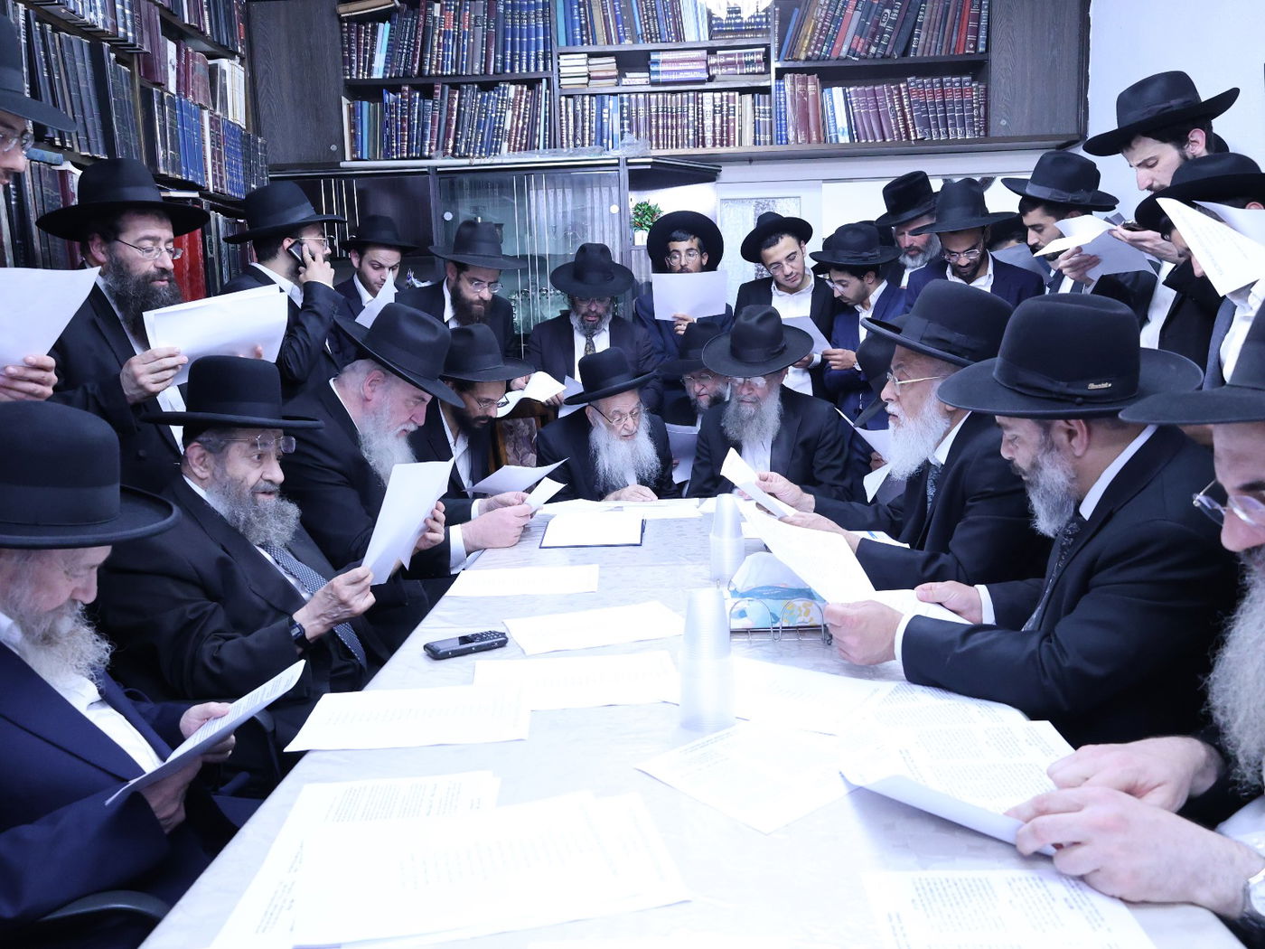 תפילת הזיווגים במעונו של הגר"מ בן שמעון