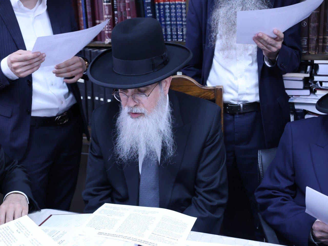 תפילת הזיווגים במעונו של הגר"מ בן שמעון