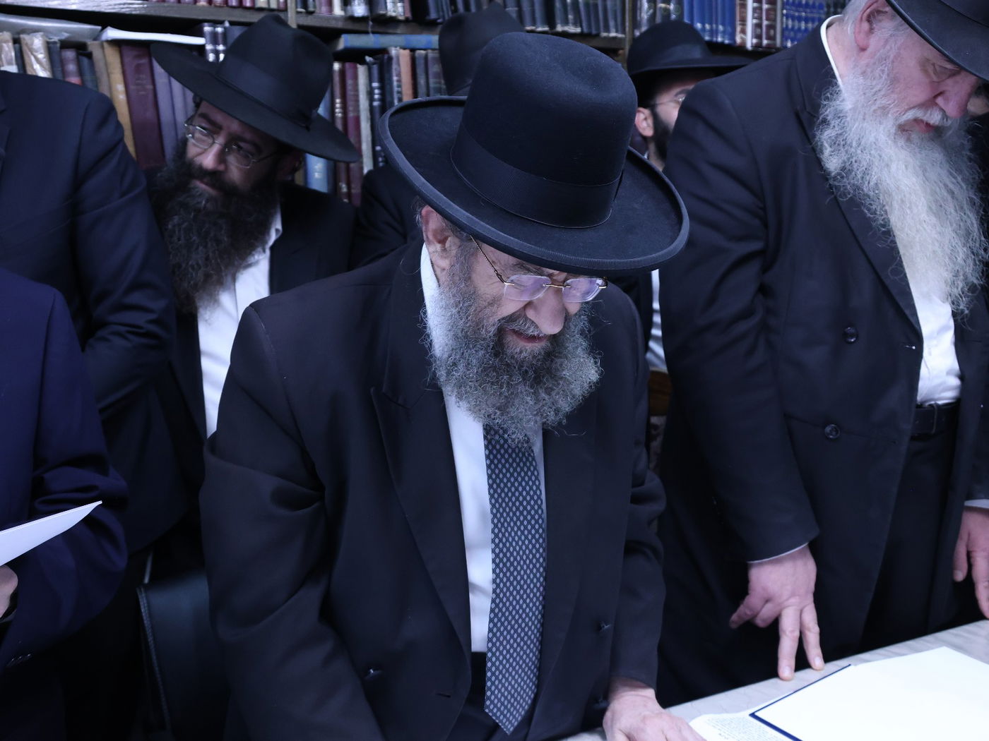 תפילת הזיווגים במעונו של הגר"מ בן שמעון