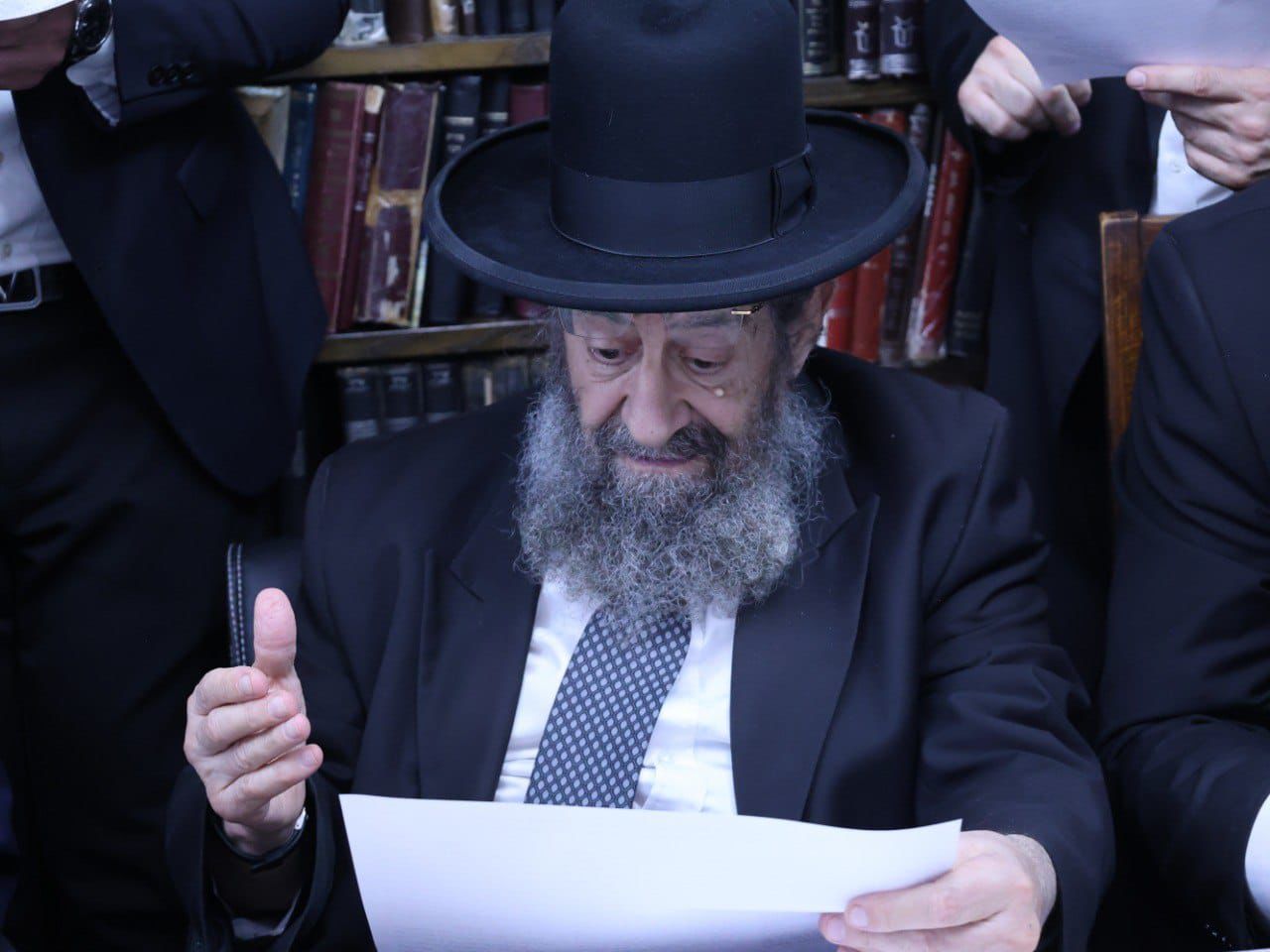 תפילת הזיווגים במעונו של הגר"מ בן שמעון