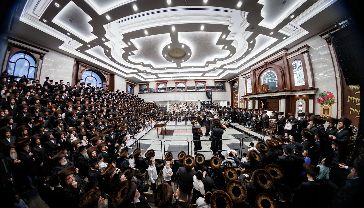 הכנסת ספר תורה בחצה"ק ויז'ניץ במאנסי