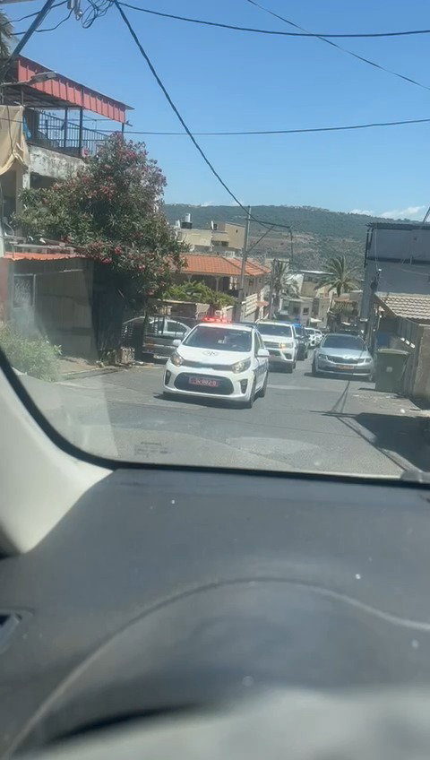 הניידות נכנסות לכפר נחף