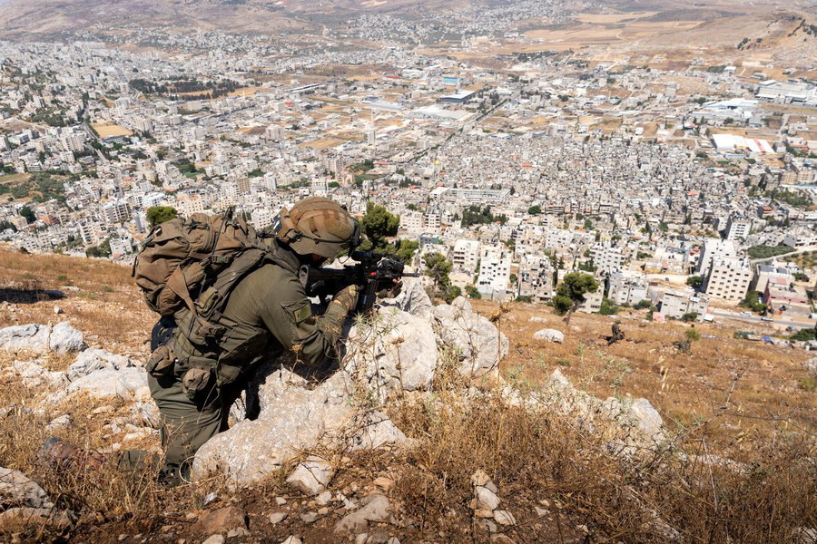 מטח שיגורים לצפון; שריפות פרצו בארבעה מוקדים לפחות