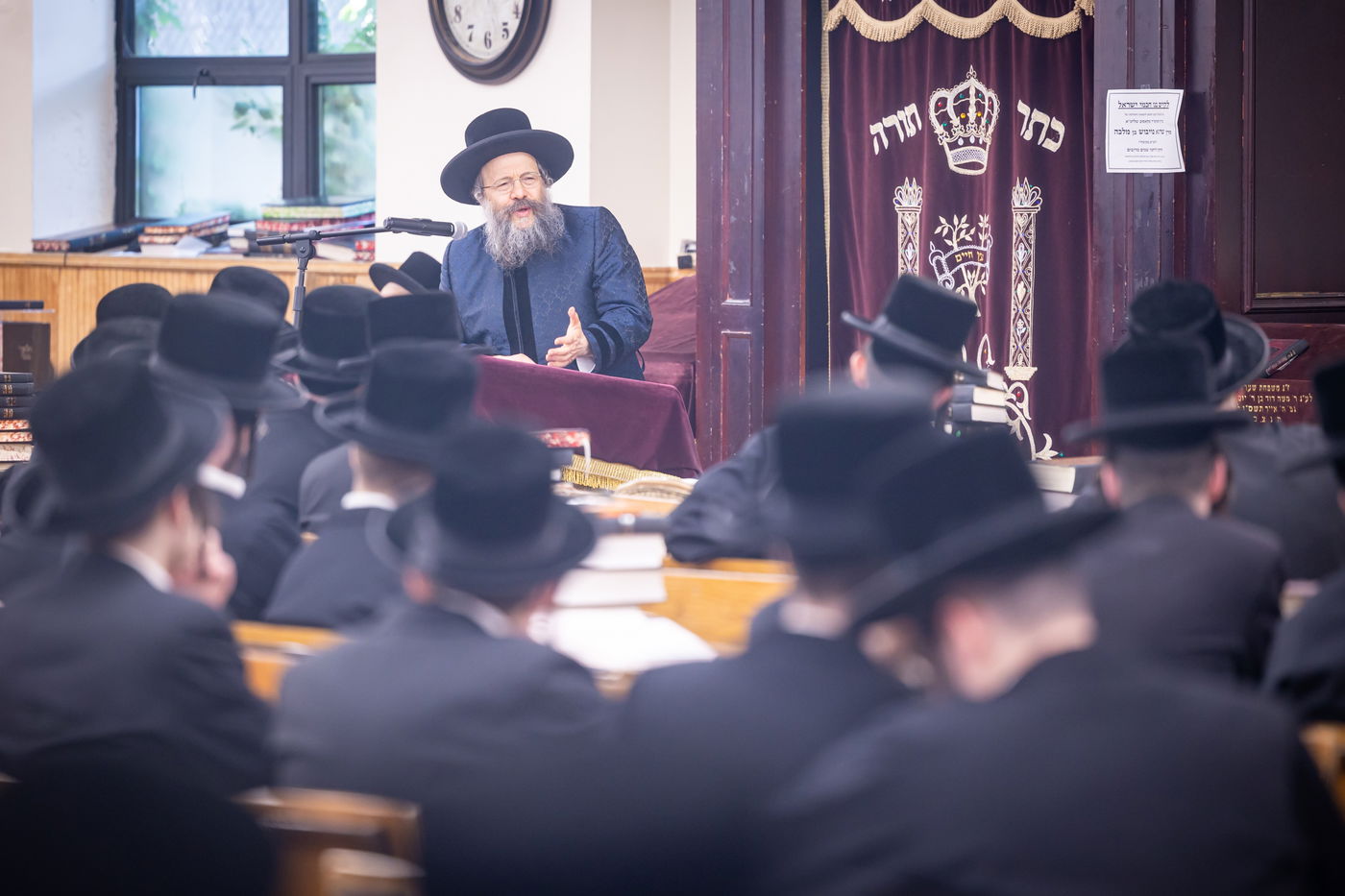 האדמו"ר מבאבוב 45 בהיכל המתיבתא