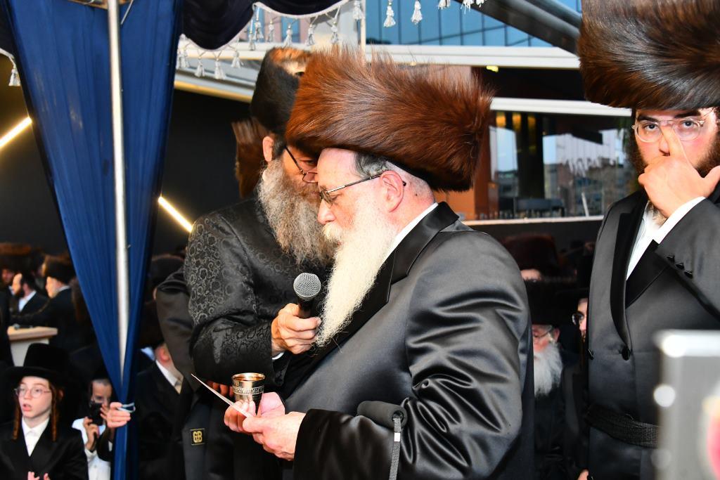 שמחת נשואי נכדת הגר"א וייס