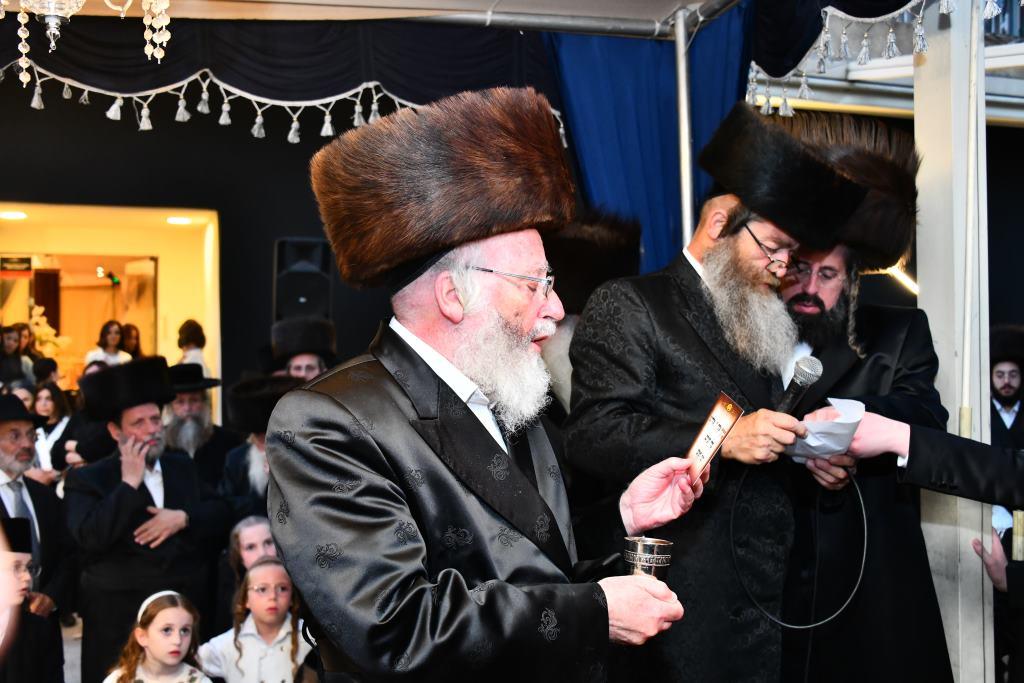 שמחת נשואי נכדת הגר"א וייס