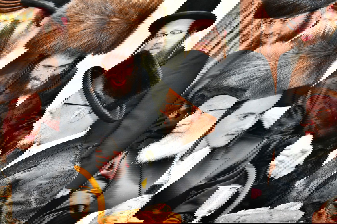 שמחת נשואי נכדת הגר"א וייס