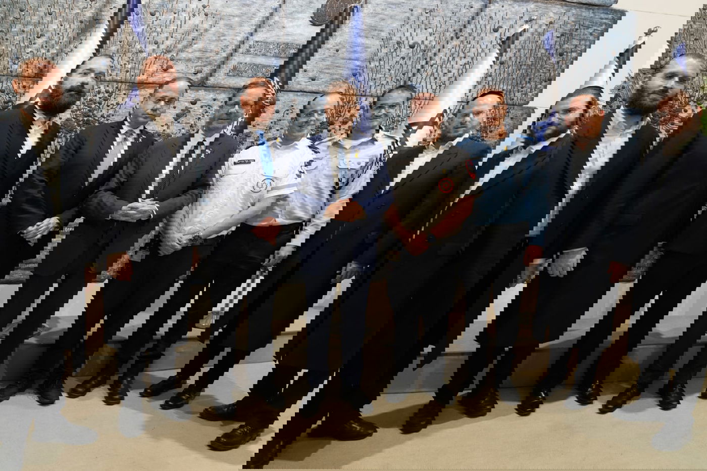 בטקס רב רושם, מעניק הנשיא יצחק הרצוג את אות מצטייני הנשיא למתנדבי השירות הלאומי -אזרחי