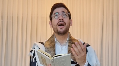 צפו: לייזר ברוק בביצוע מיוחדת להכרזת ראש חודש טבת