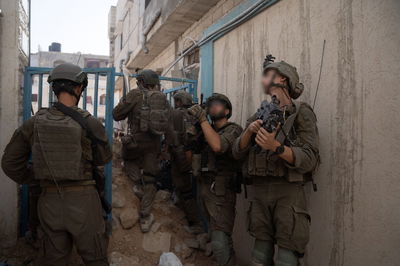 צה"ל תקף בלילה יעדי חיזבאללה | 4 מחבלים חוסלו בג'נין | דדי ברנע יצא לקטאר 