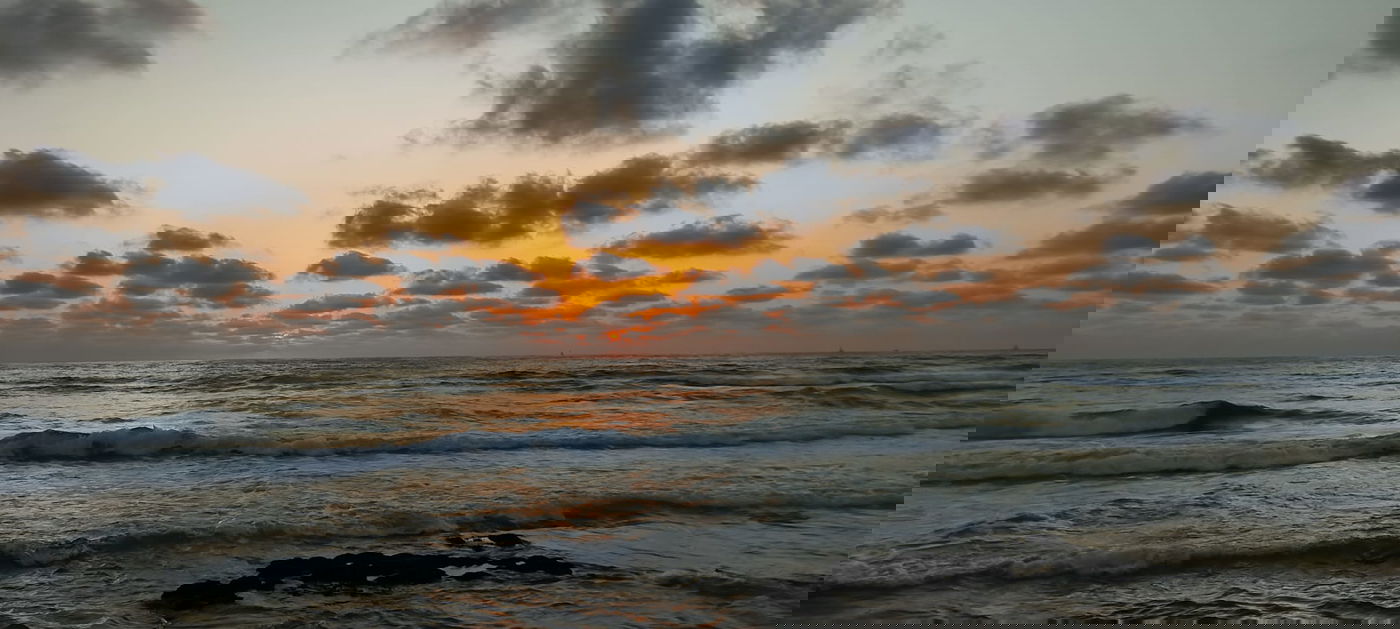 התחזית: היום ימשיך להיות חם מהרגיל, ומה מצפה לנו בשבת? 