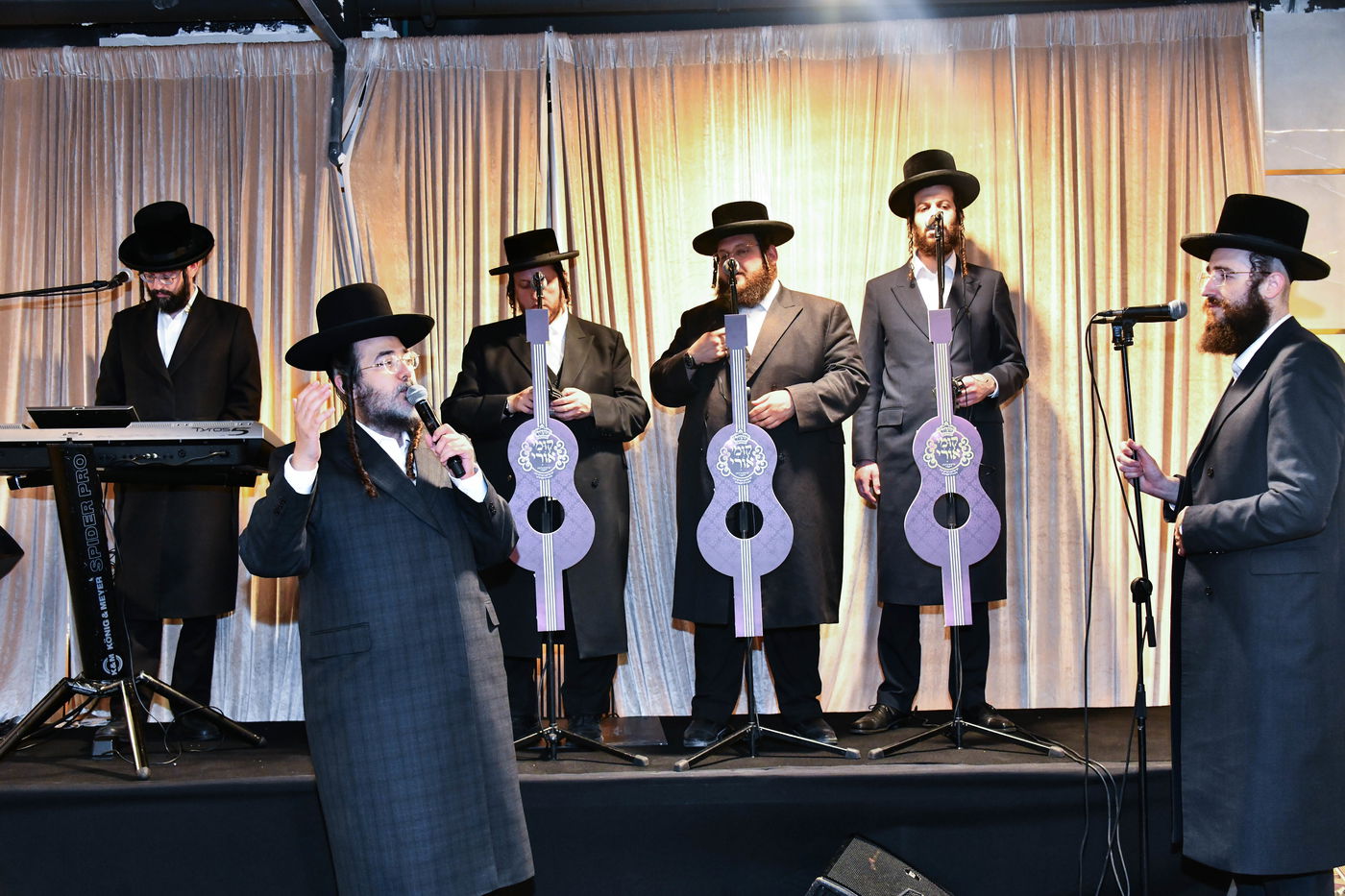 דינר 'קומי אורי' זוויעהיל