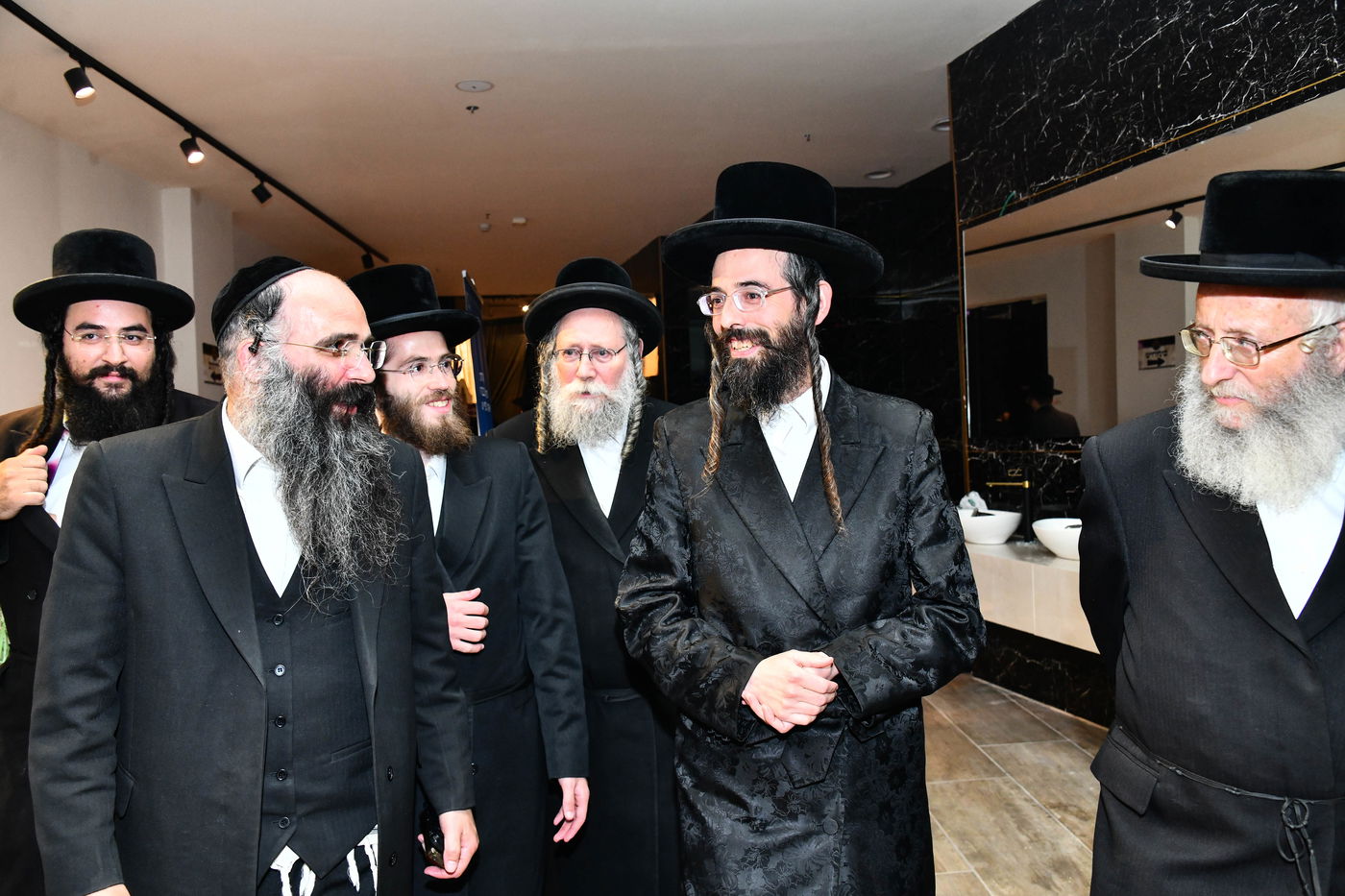 דינר 'קומי אורי' זוויעהיל