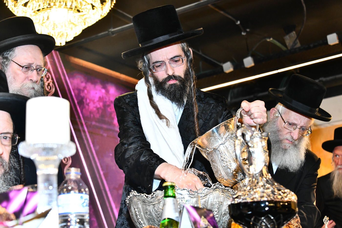 דינר 'קומי אורי' זוויעהיל