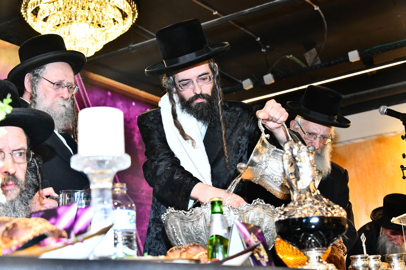 דינר 'קומי אורי' זוויעהיל