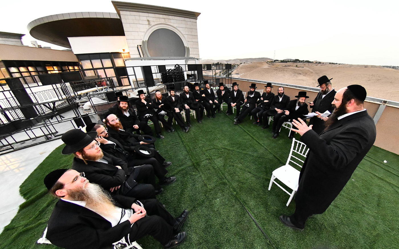 דינר 'קומי אורי' זוויעהיל