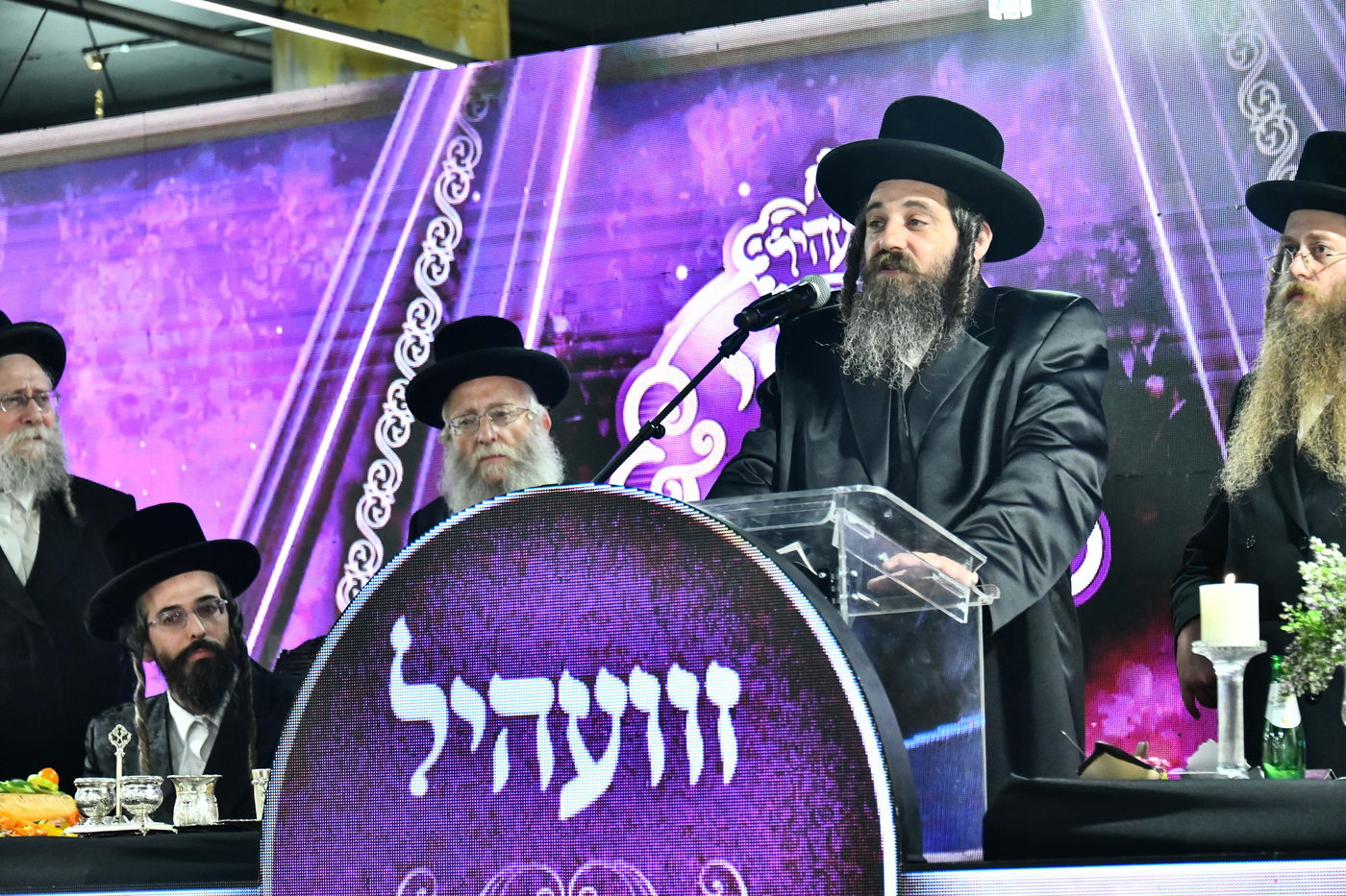 דינר 'קומי אורי' זוויעהיל