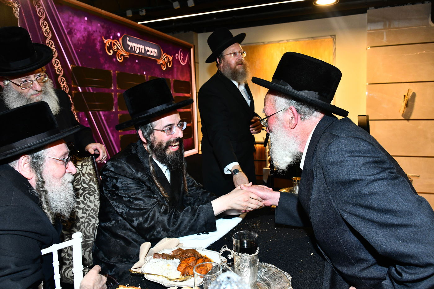 דינר 'קומי אורי' זוויעהיל