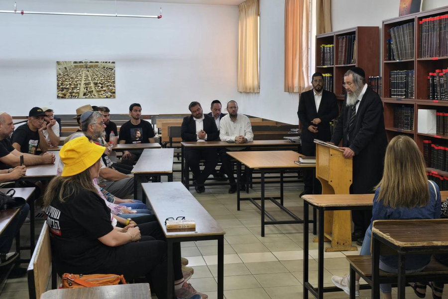 חבר המועצת בהתבטאות נדירה על עסקת החטופים: "לעשות הכל - להחזיר אותם בשלום"