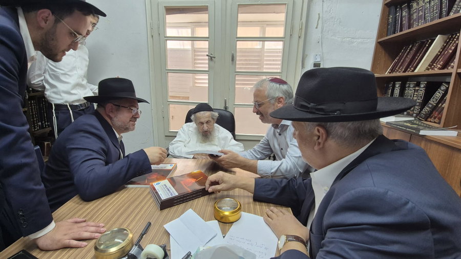 מנכל מפעל הפיס התברך אצל מרן הגרד לנדו