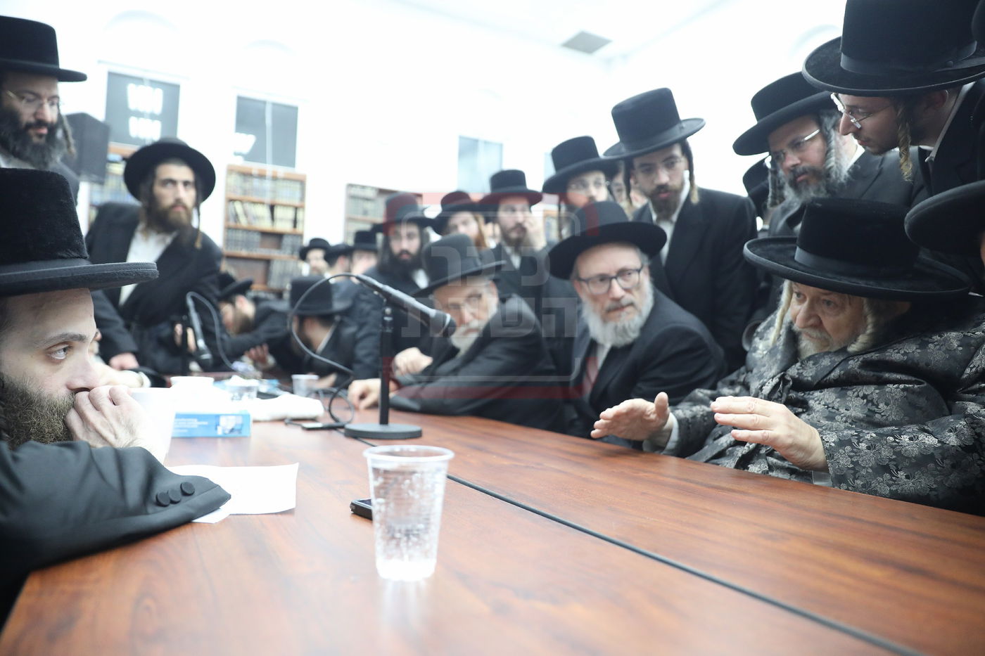 ניחום אבלים בחצה"ק קאסוב