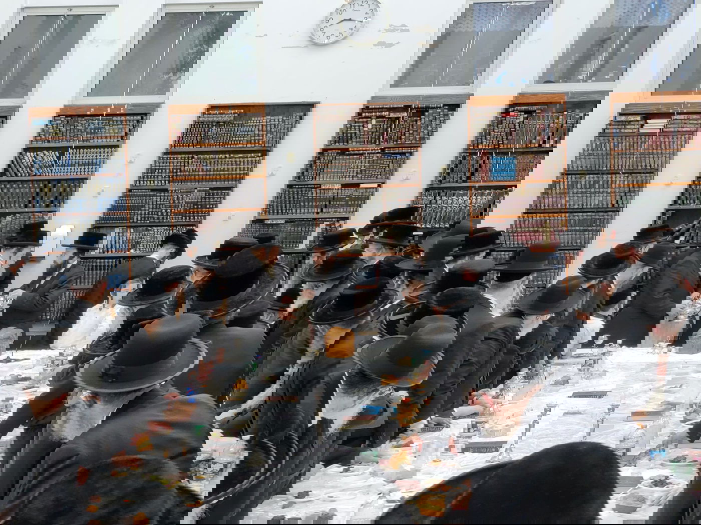 האדמו"ר מקאסוב בעריכת הטיש הראשון