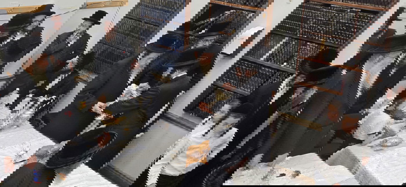 האדמו"ר מקאסוב בעריכת הטיש הראשון