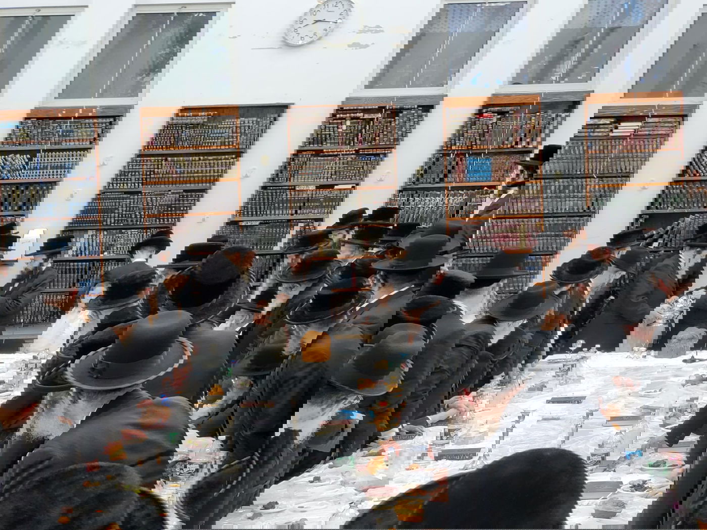 האדמו"ר מקאסוב בעריכת הטיש הראשון