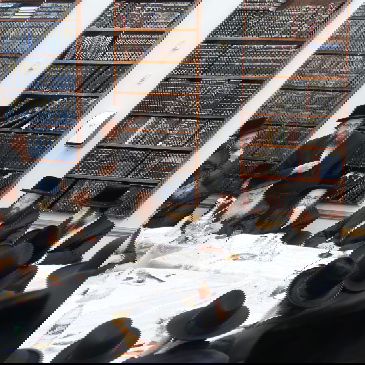 האדמו"ר מקאסוב בעריכת הטיש הראשון