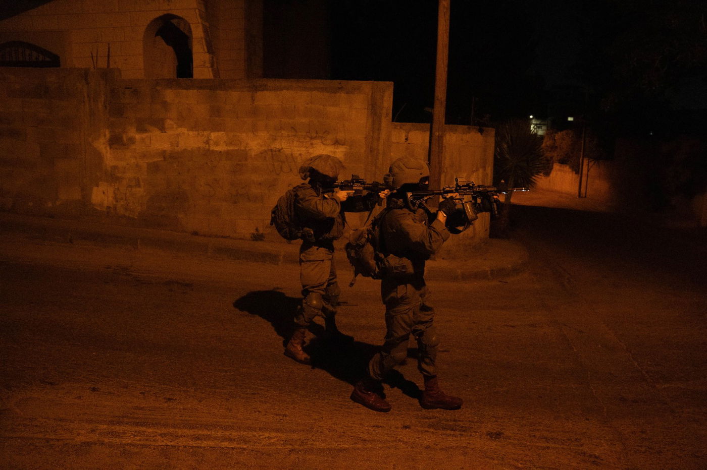 מטח רקטות לגליל, מלון נפגע מרסיסים | צה"ל תקף מטרות של חיזבאללה