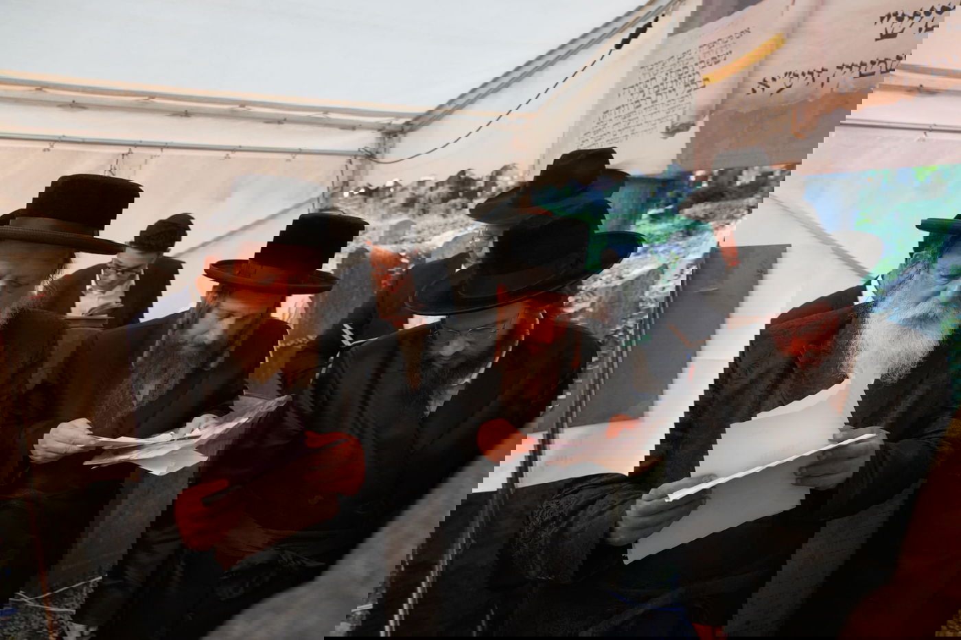 עליה לציון הרה"ק ה'מאור ושמש' בפולין