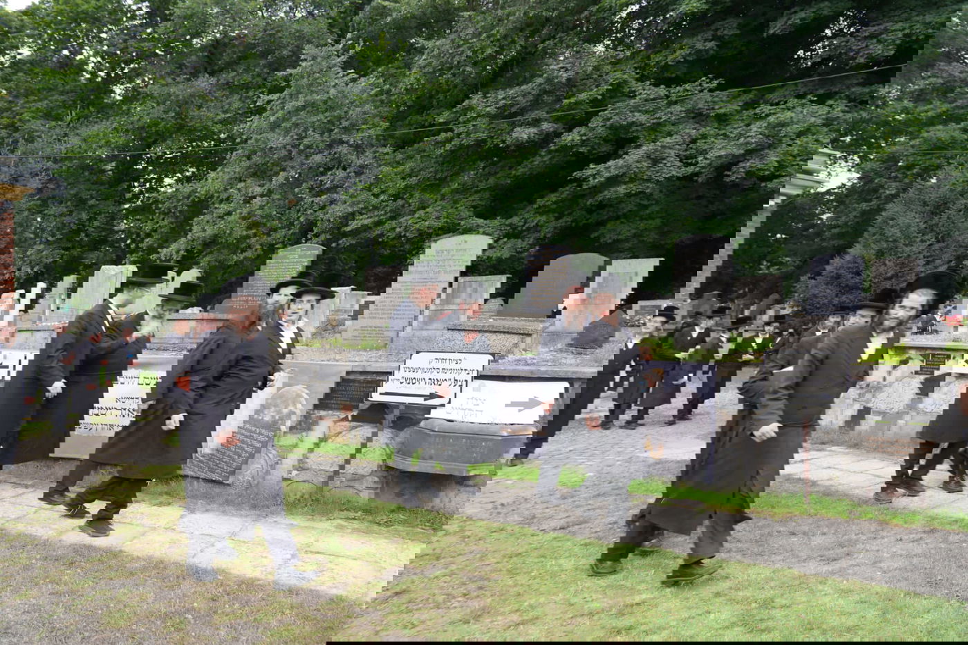 עליה לציון הרה"ק ה'מאור ושמש' בפולין