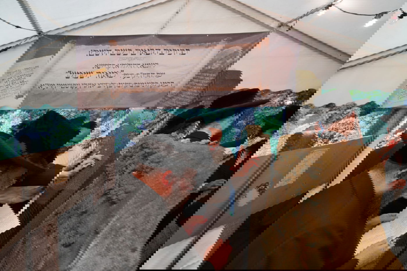 עליה לציון הרה"ק ה'מאור ושמש' בפולין