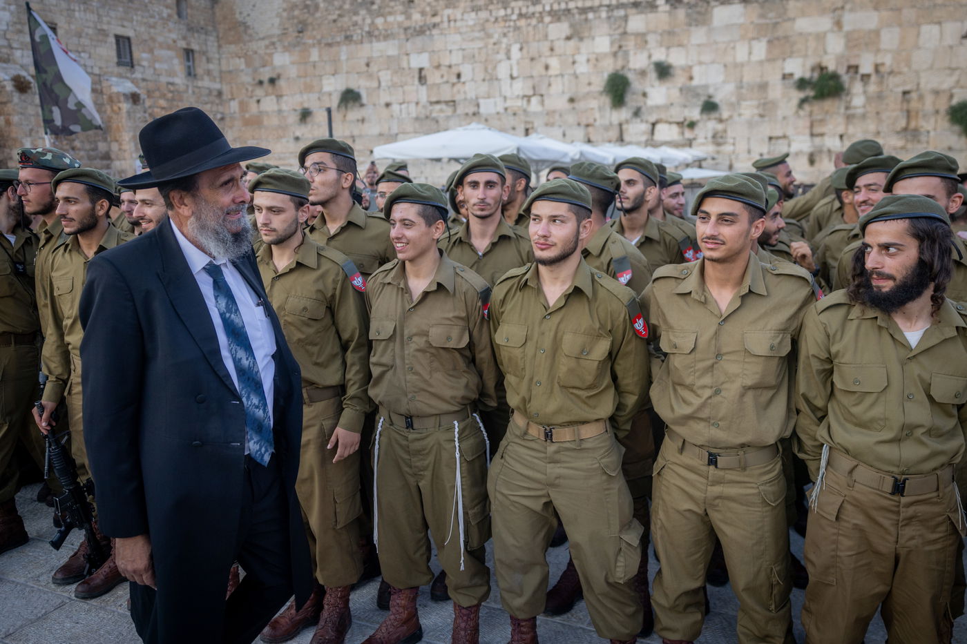 תיעוד מרגש: לוחמי 'נצח יהודה' נשבעו בכותל המערבי | צפו