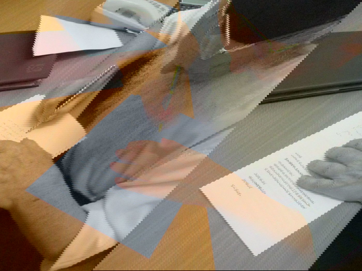 הגר"מ מאיה חותם על המכתב