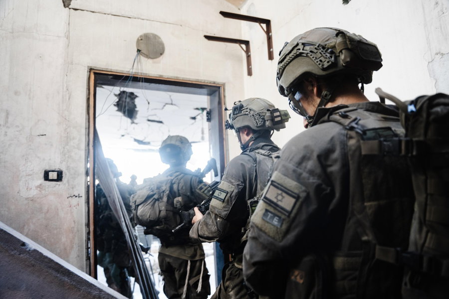 לוחמי צה"ל חיסלו מחבלים בכירים בחמאס | אמל"ח אותרו במטה אונר״א